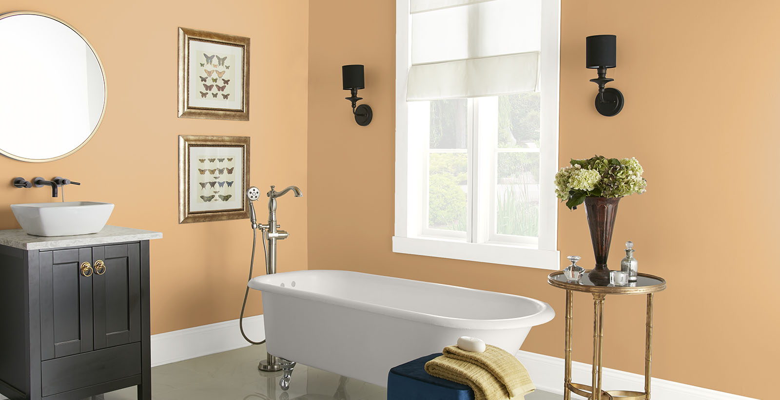 salle de bain jaune classique audacieuse et dramatique