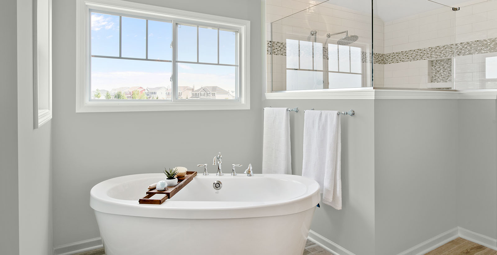 salle de bain gris détendue décontractée et sereine