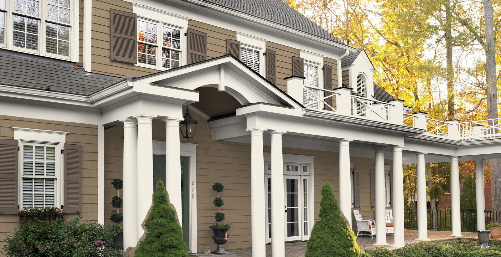 extérieur de maison vaste domaine à tons chaudes