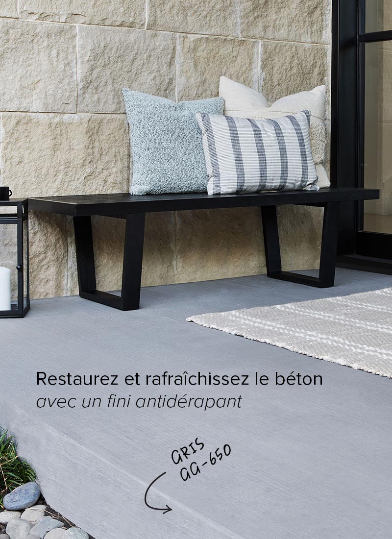 Dalle de béton extérieure recouverte en Gris avec Granite Grip de Behr Premium.